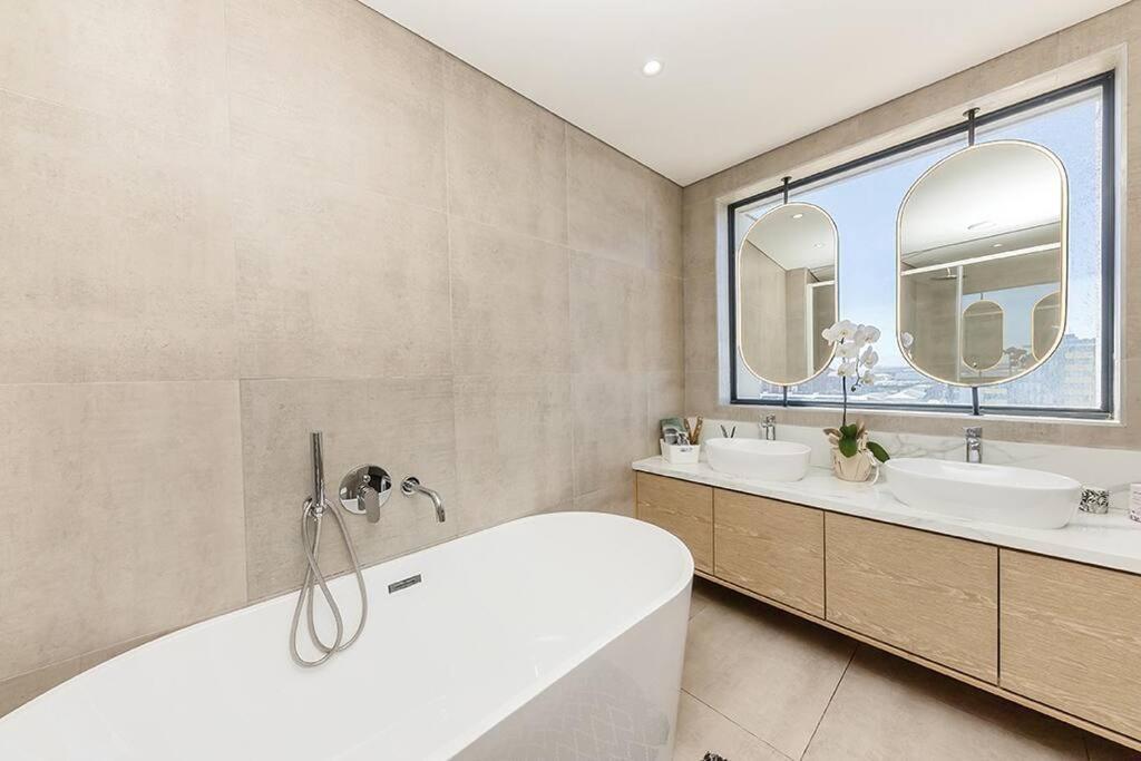 Luxury Penthouse In Woodstock Apartment *