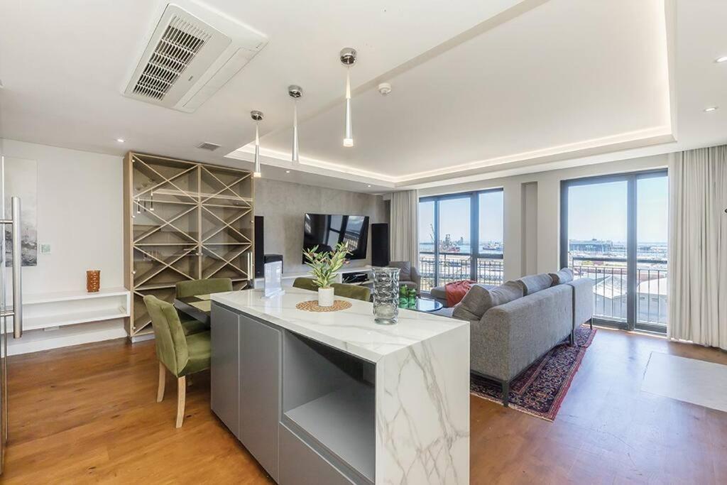 Luxury Penthouse In Woodstock *